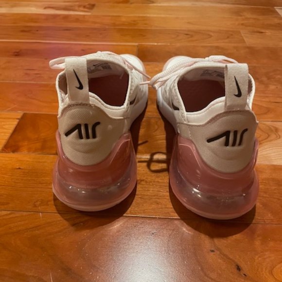 Nike Air Max 270 Lifestyle Sneaker / Shoe - Women's 8 - Picture 6 of 7